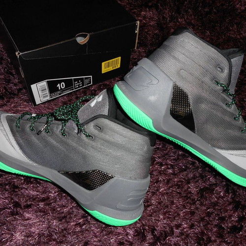 Under Armour Curry 3 new sports shoes size 44 gray and green
