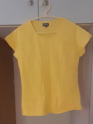 Yellow short-sleeve T-shirt size likely L