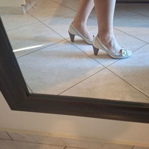 Bronx white leather pumps size 39 like new, spring summer design