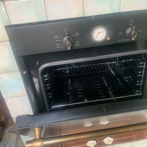 Natural gas oven like new, built-in