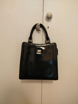 Leather handbag black like new