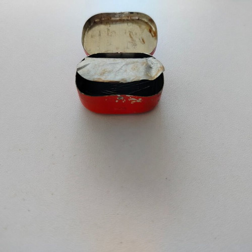 Small tin box with gramophone needles "MARSCHALL NEEDLES", MADE IN GERMANY.