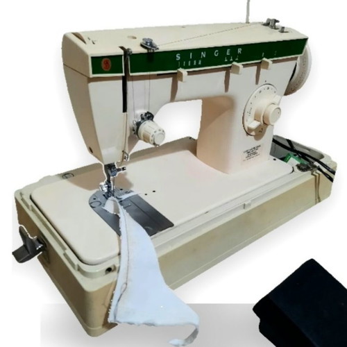 Singer sewing machine made in Brazil 220V like new with case and accessories