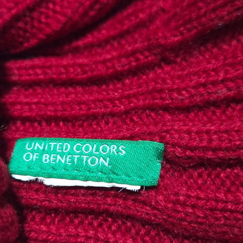 Benetton children's and teen unisex hat like new, red