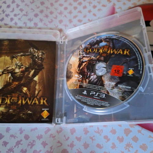 God of War PS3 like new with manual, case with small crack