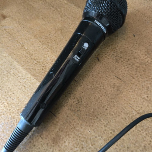 Thomson Dynamic Microphone with Built-in 3.5mm Jack Cable like new