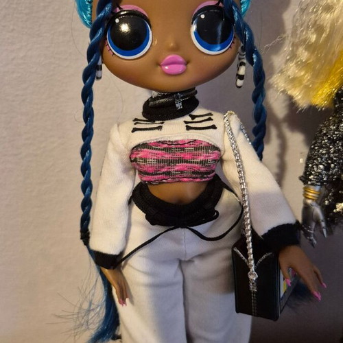 LOL OMG Chillax doll like new with accessories