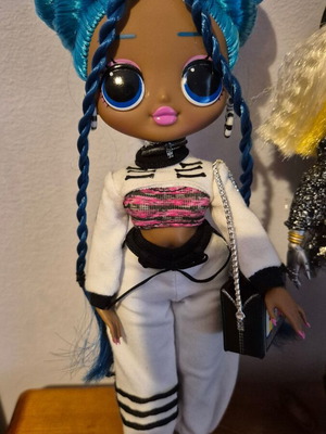 LOL OMG Chillax doll like new with accessories