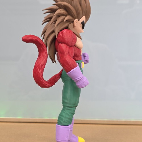 Super Saiyan 4 Vegeta figure like new, height 23 cm