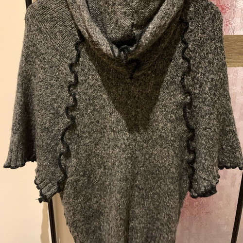 Cardigan like new with short sleeve and hood, black and gray