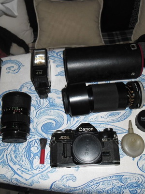Φωτογραφική μηχανή Canon AE-1 με εξαρτήματα μεταχειρισμένη