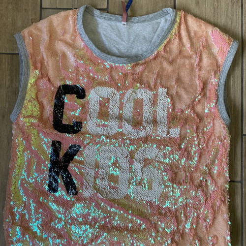 Sequin t-shirt like new, size M, multicolor