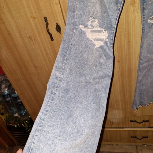 American Eagle flared jeans with rips like new, size L