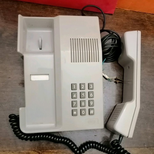 Iris 2000 wired telephone used, gray