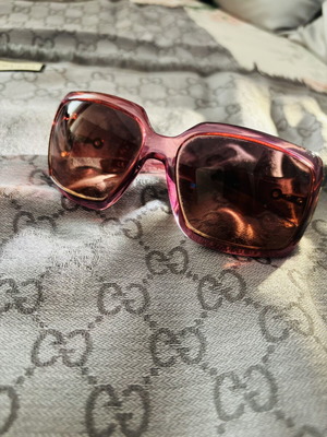 Gucci Vintage Sunglasses GG 2562/S Like New Dark Pink
