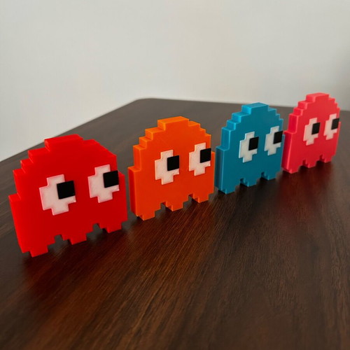 Pac Man decorative set like new, 7x7 cm