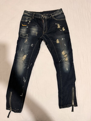 Dsquared2 Distressed Paint Splatter Jeans like new, size 30