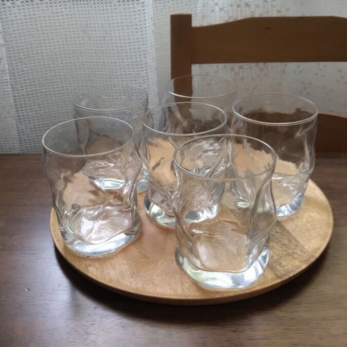 Set of 6 water and juice glasses with bamboo tray like new