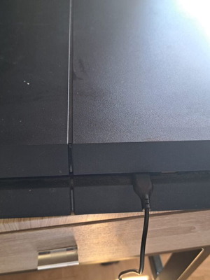Ps4 used with 2 controllers and FIFA 24