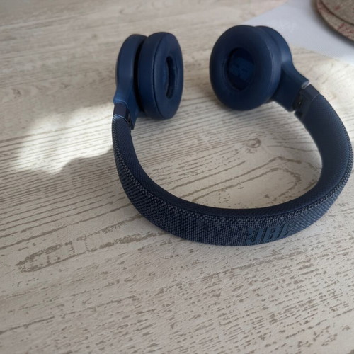 JBL Live 460NC wireless headphones like new with noise cancelling