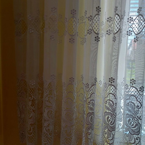 Перде с бродерия употребявано, бяло, с щипки за закачане