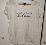 Λευκό t-shirt με λογότυπο μεταχειρισμένο, μέγεθος L, φαρδιά γραμμή