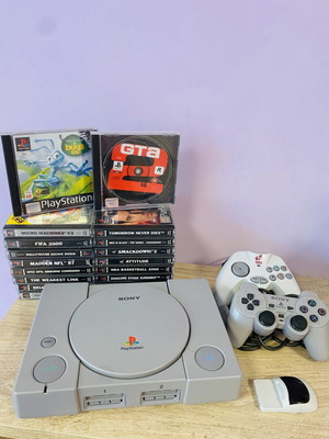 PlayStation 1 PS1 console like new with 18 original games