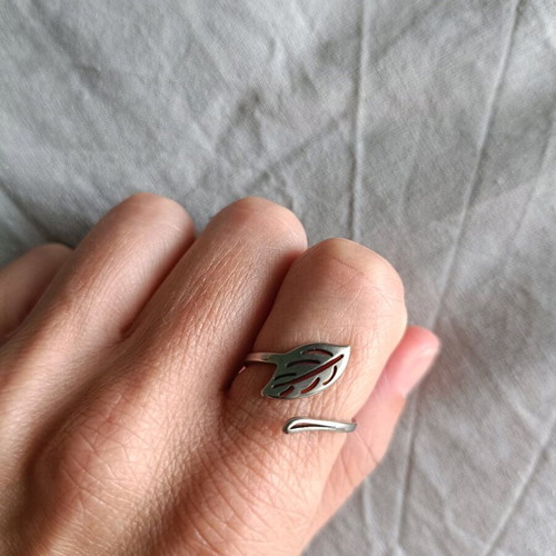 Steel ring like new, adjustable, silver color