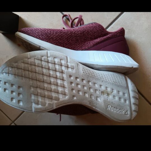 Reebok sneakers athletic like new, burgundy size 37