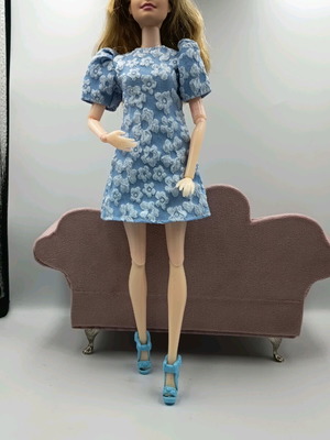 Dress and shoes for dolls like new