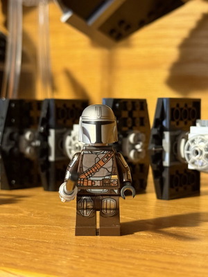 Lego Star Wars Mandalorian Din Djarin SW1258 figure like new with Dark Saber