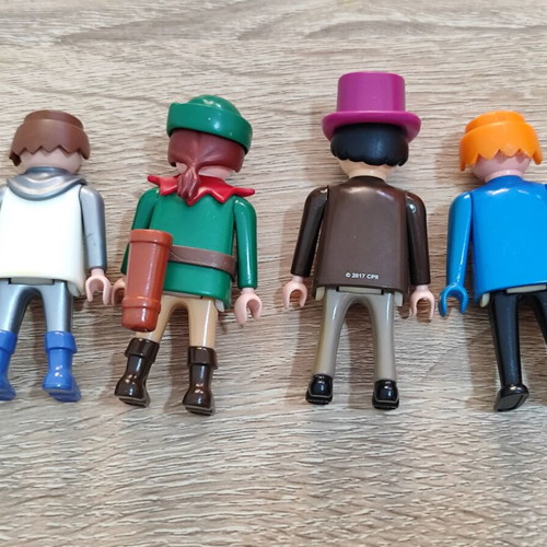 Playmobil figures used, set of 4 including Crusader and Victorian characters