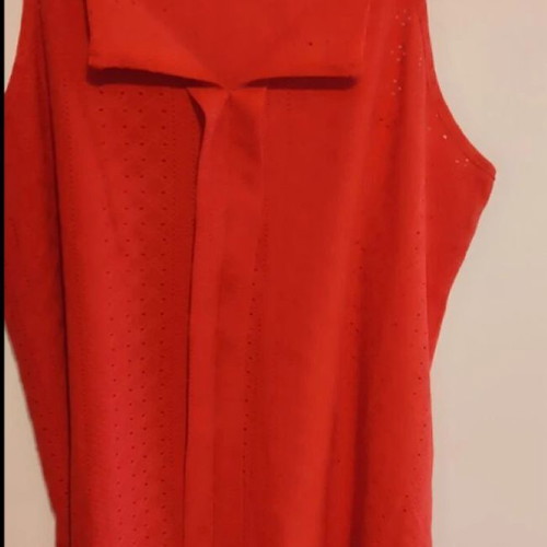 Red top XL like new, elastic fabric with feminine neckline