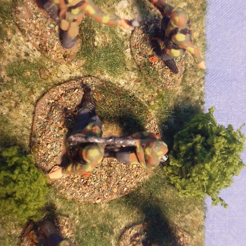 Mini diorama German paratroopers 1/72 scale like new