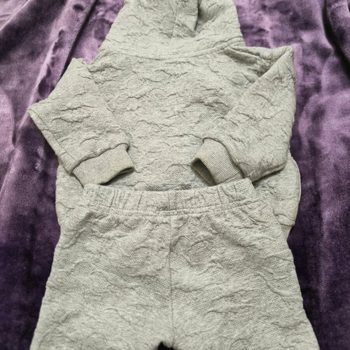 Alouette clothing set like new, 9-12 months, grey with pockets and zipper