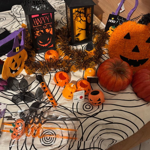Halloween decoration set like new, orange and black