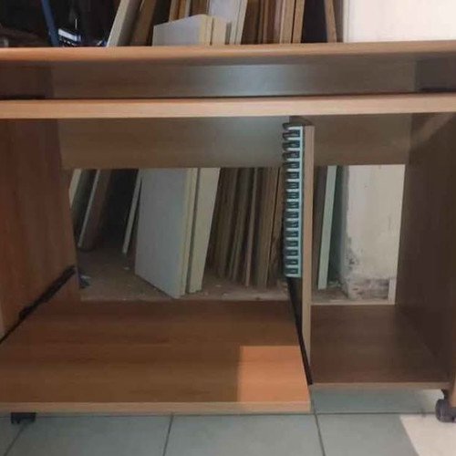 Computer desk like new with folding shelves and wheels