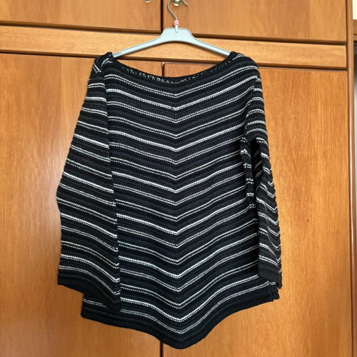 Women's pullover like new, size L, black and white