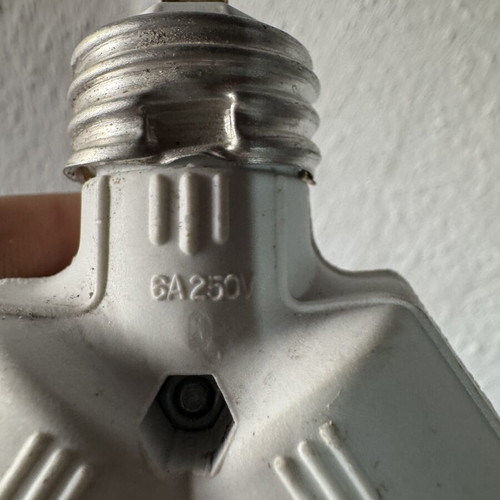 E27 lamp socket adapter