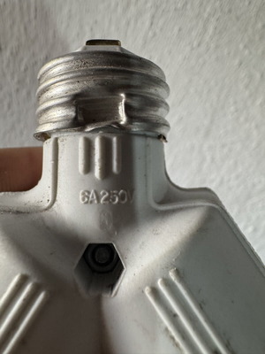 E27 lamp socket adapter