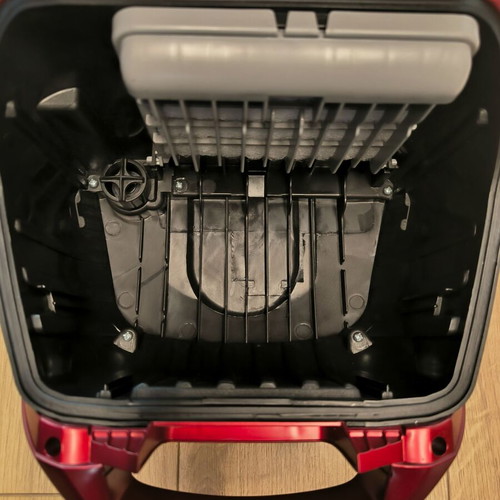 Dirt Devil vacuum cleaner like new with HEPA filter and 750W motor