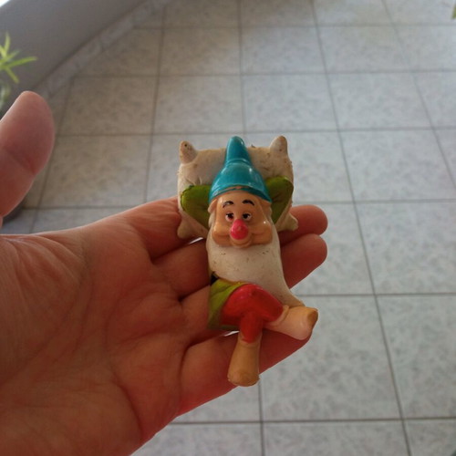 4 Snow White Dwarfs Disney used decorative figures