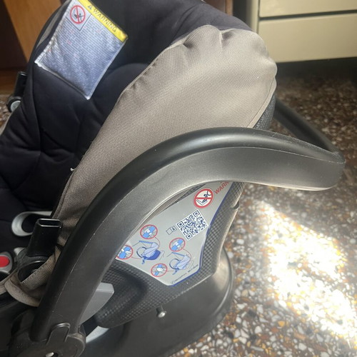 Chicco Activ3 baby car seat used with isofix base black beige