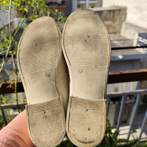 Plato slip-on loafers size 40 cream color like new