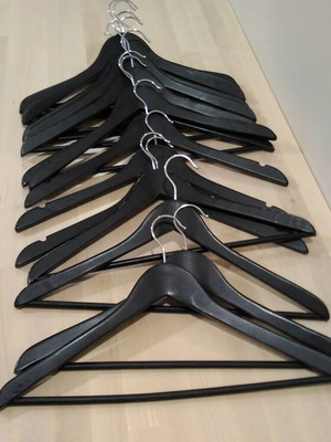 Set of 15 wooden hangers with metal base, black