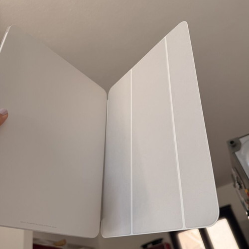 iPad Pro 13” folio cover brand new, white