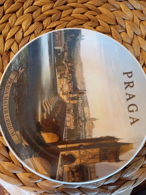 Decorative plate for wall new, 19 cm diameter, with four holes