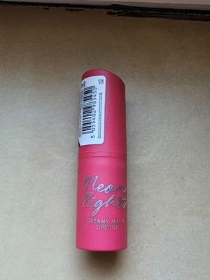 Bullet Lipstick καινούργιο, κοραλί απόχρωση από τη συλλογή Neon Lights της MUA