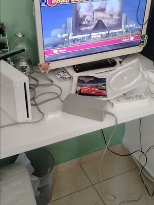 Nintendo Wii κονσόλα σαν καινούργιο με χειριστήρια και αξεσουάρ