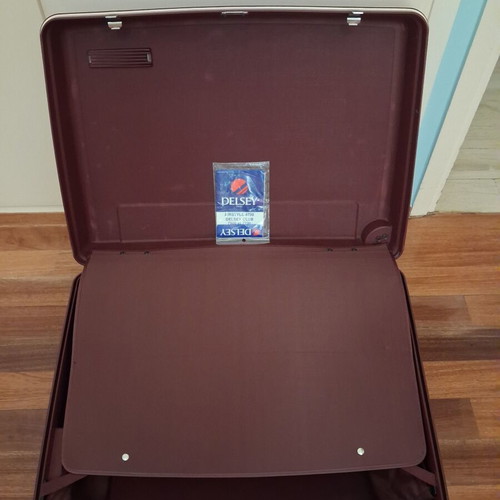 Vintage Delsey hardshell suitcase used, medium size, Delsey Club model